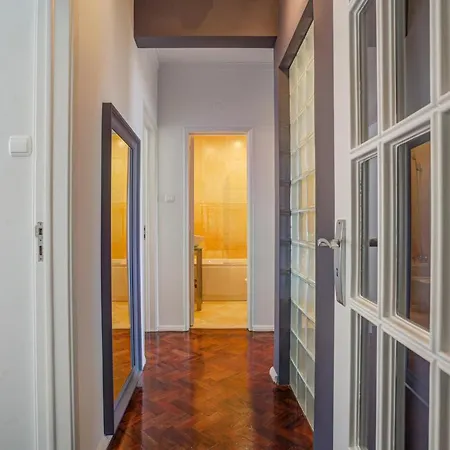 Charming Tm Flat By The Ocean With A View